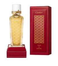 عود وسنتال ماء عطر.